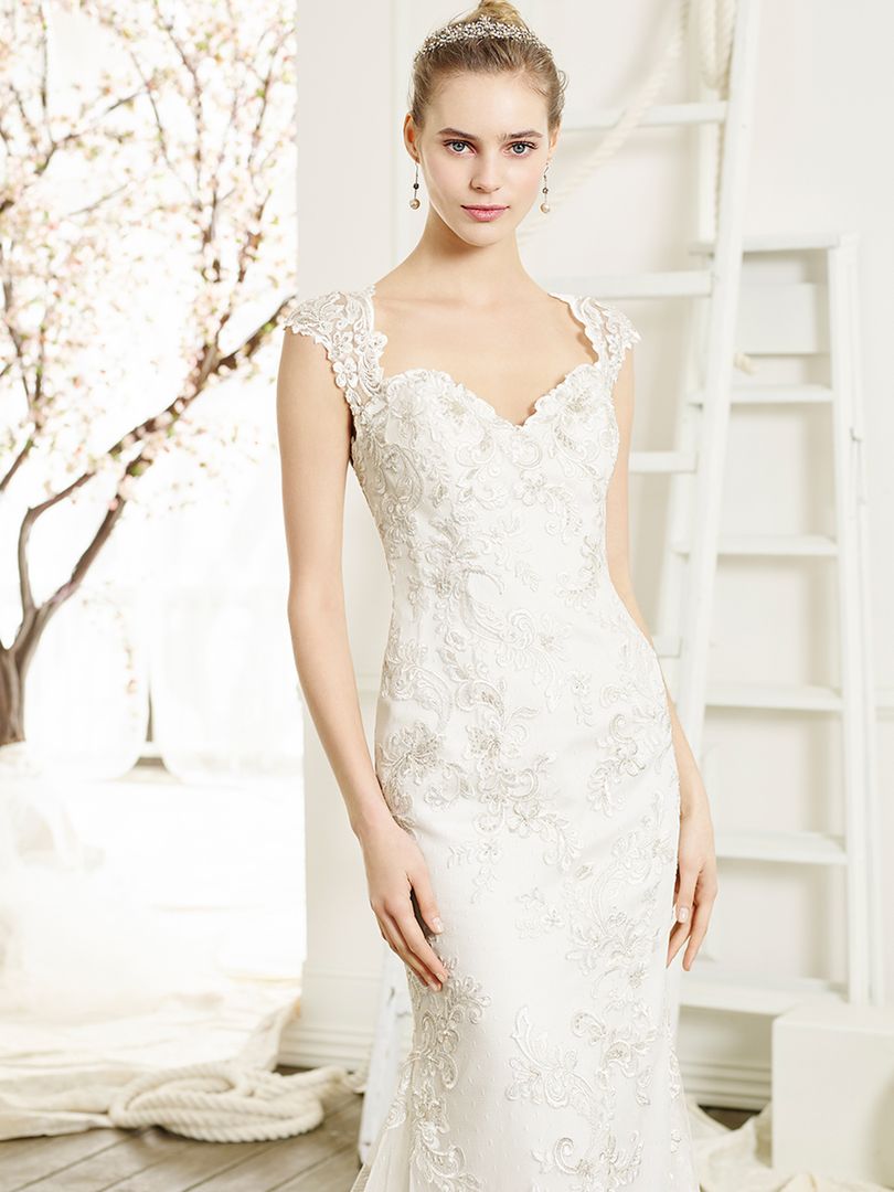 lace wedding dress with cap sleeves vintage inspired
